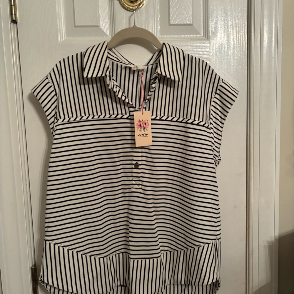 Nwt entro stripe top